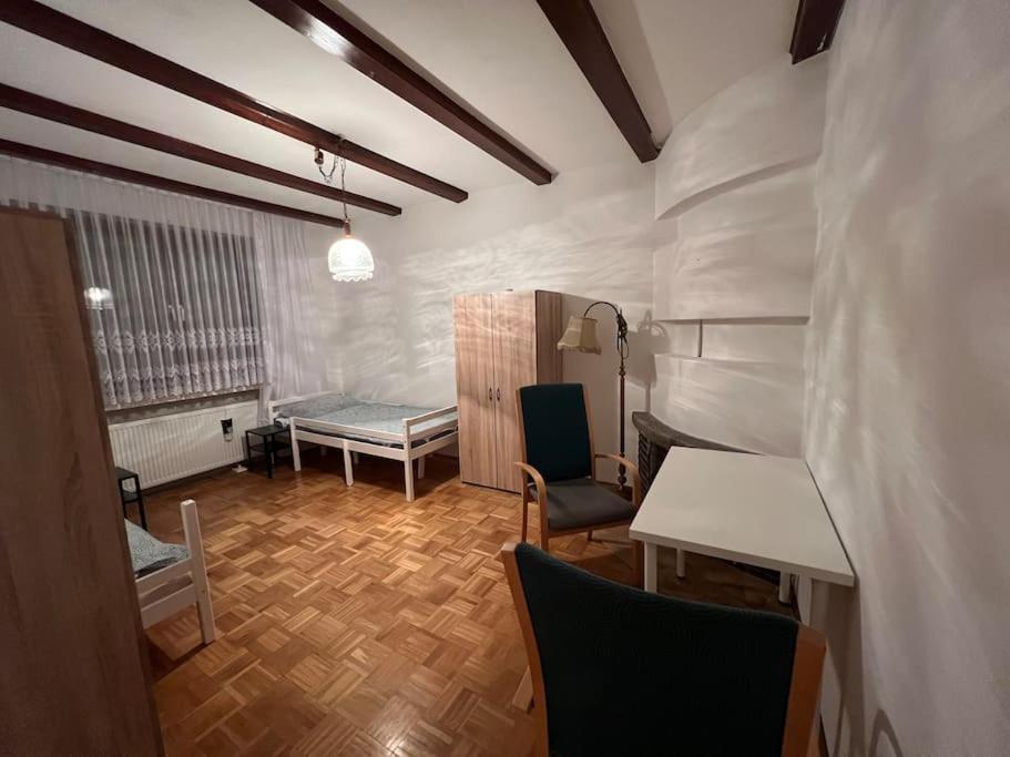 Duisburg Feelhome, Flughafen Nah,3-Schlafzimmer, Dusche Ebenerdig, Zentral, Wifi, Ground Floor Eksteriør billede
